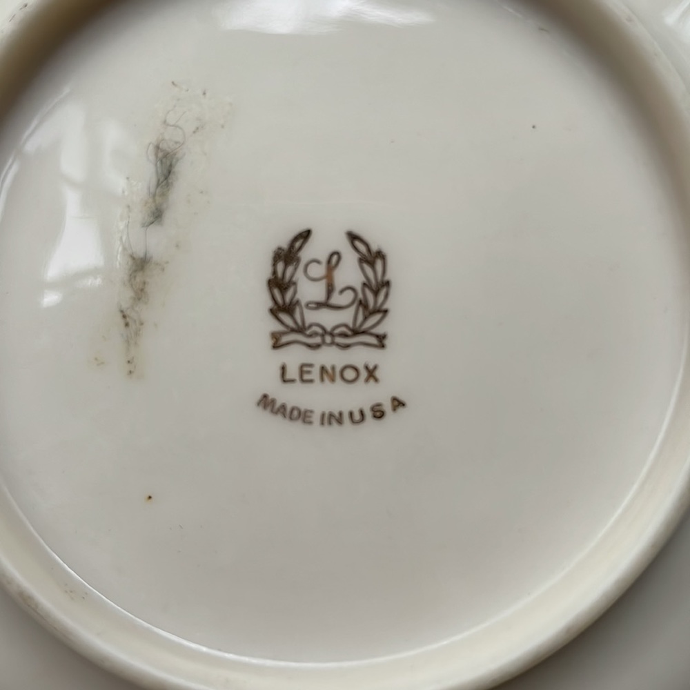 Triangular, leaf Lenox dish - Picture 3 of 3